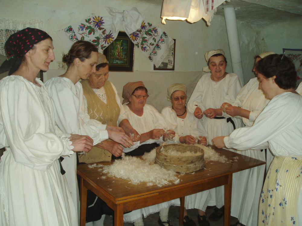 Izložba Zapovijedi pod lipom u Mikloušu