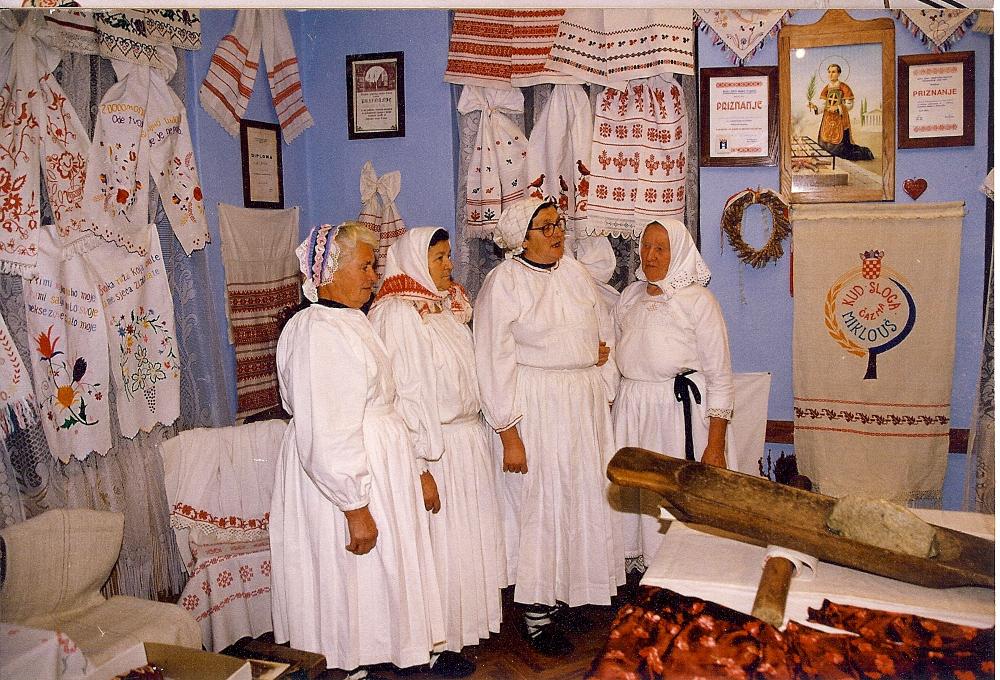 Izložba Zapovijedi pod lipom u Mikloušu